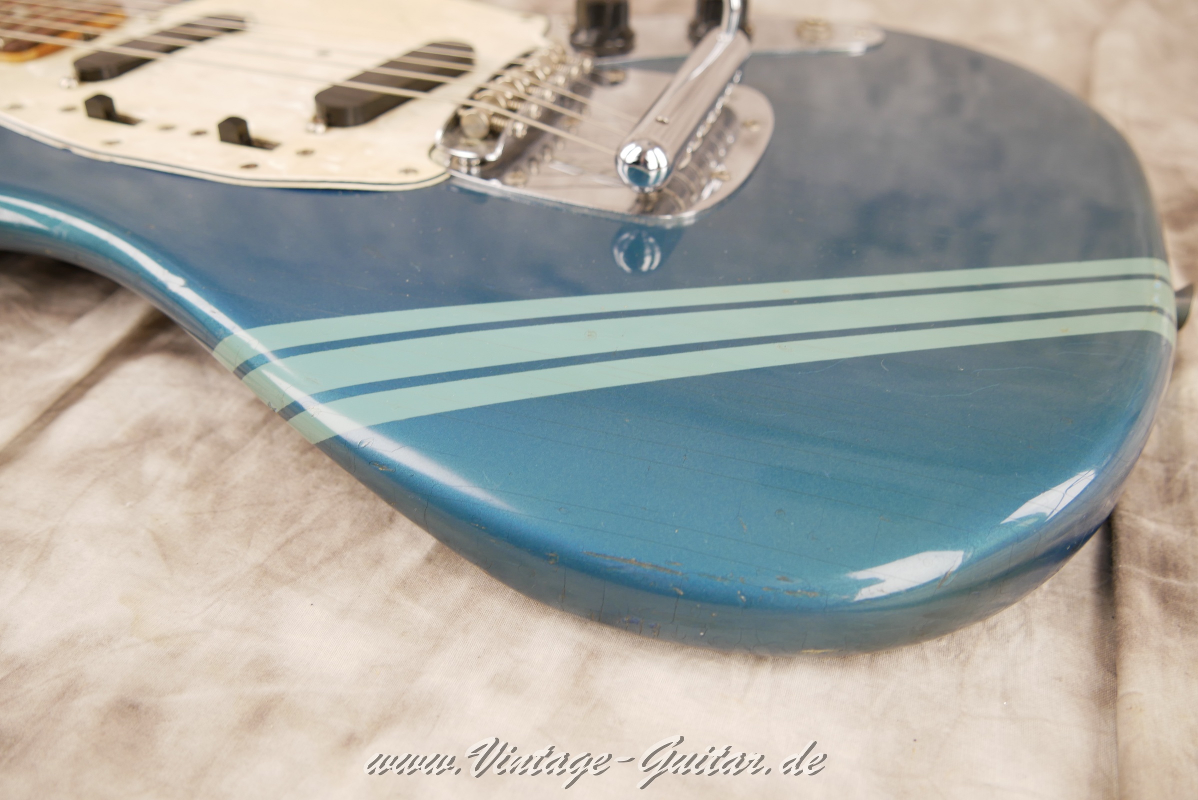 Fender-Mustang-Competition-1973-lake-placid-blue-019.JPG