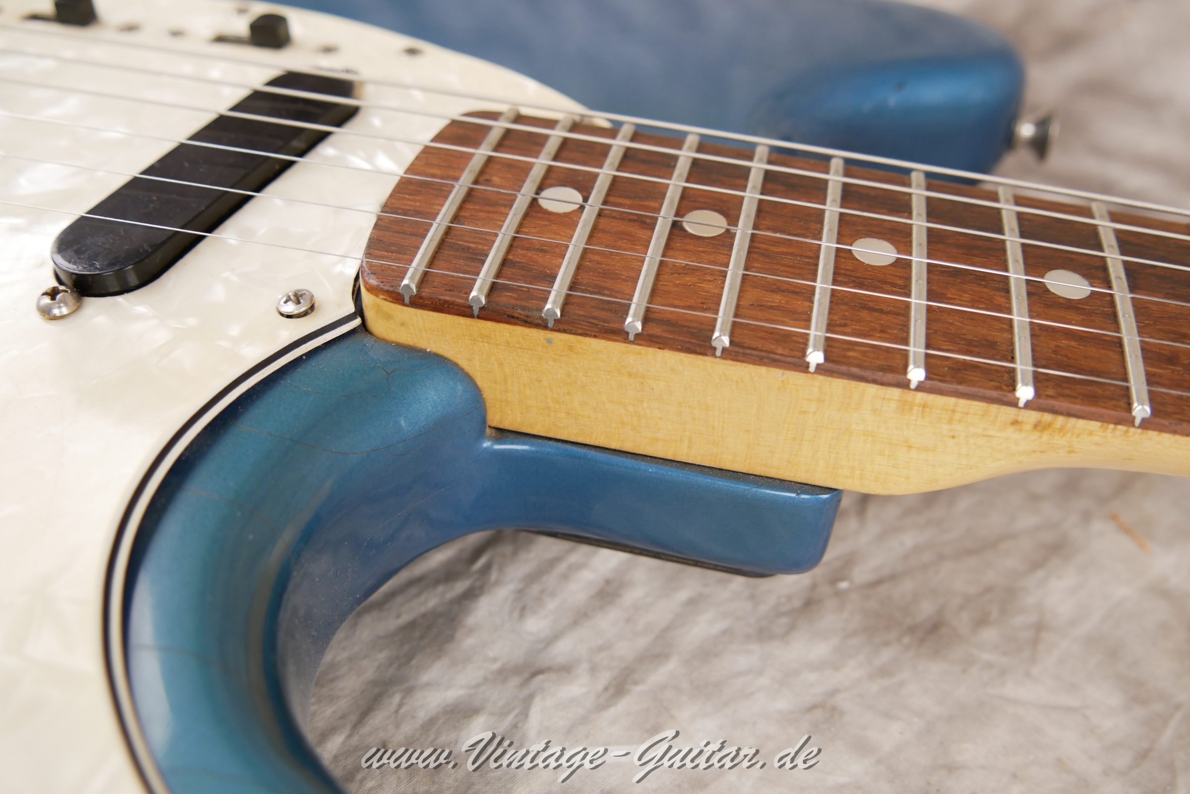 Fender-Mustang-Competition-1973-lake-placid-blue-020.JPG