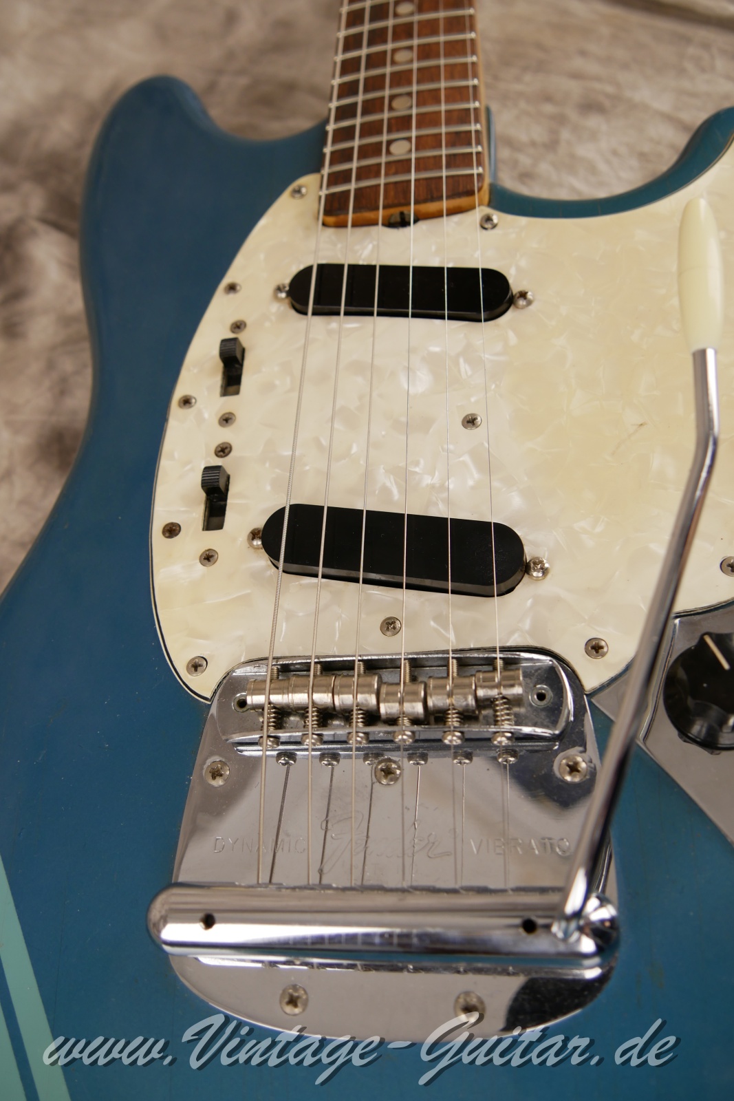 Fender-Mustang-Competition-1973-lake-placid-blue-023.JPG