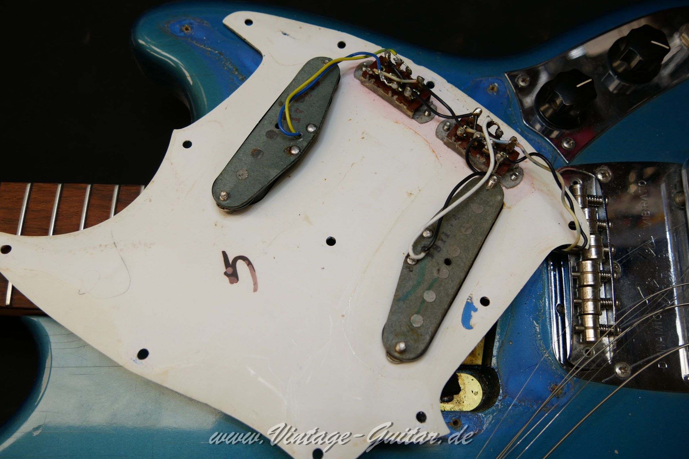 Fender-Mustang-Competition-1973-lake-placid-blue-025.JPG