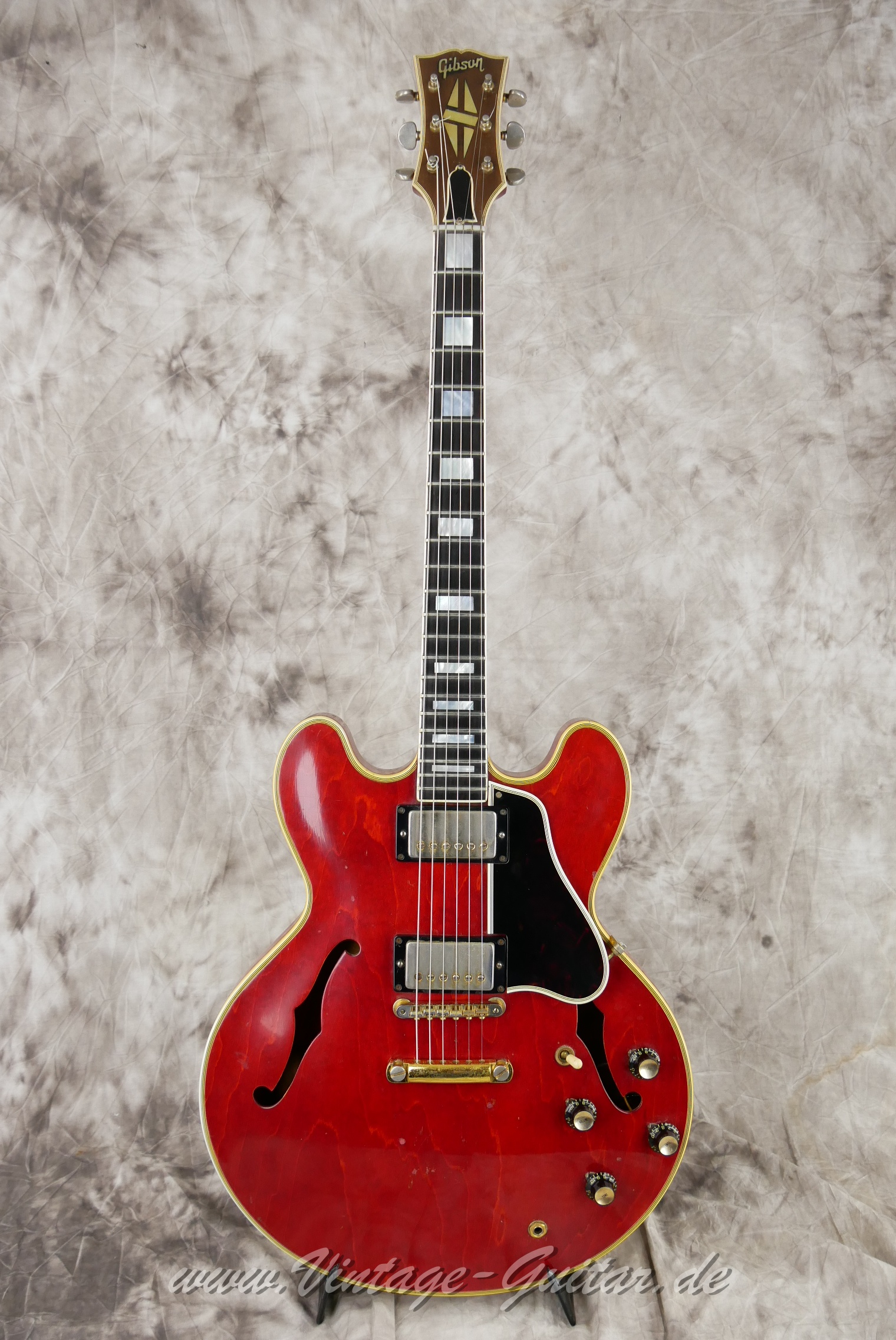 Gibson_ES_355_mono_cherry_1962-001.JPG