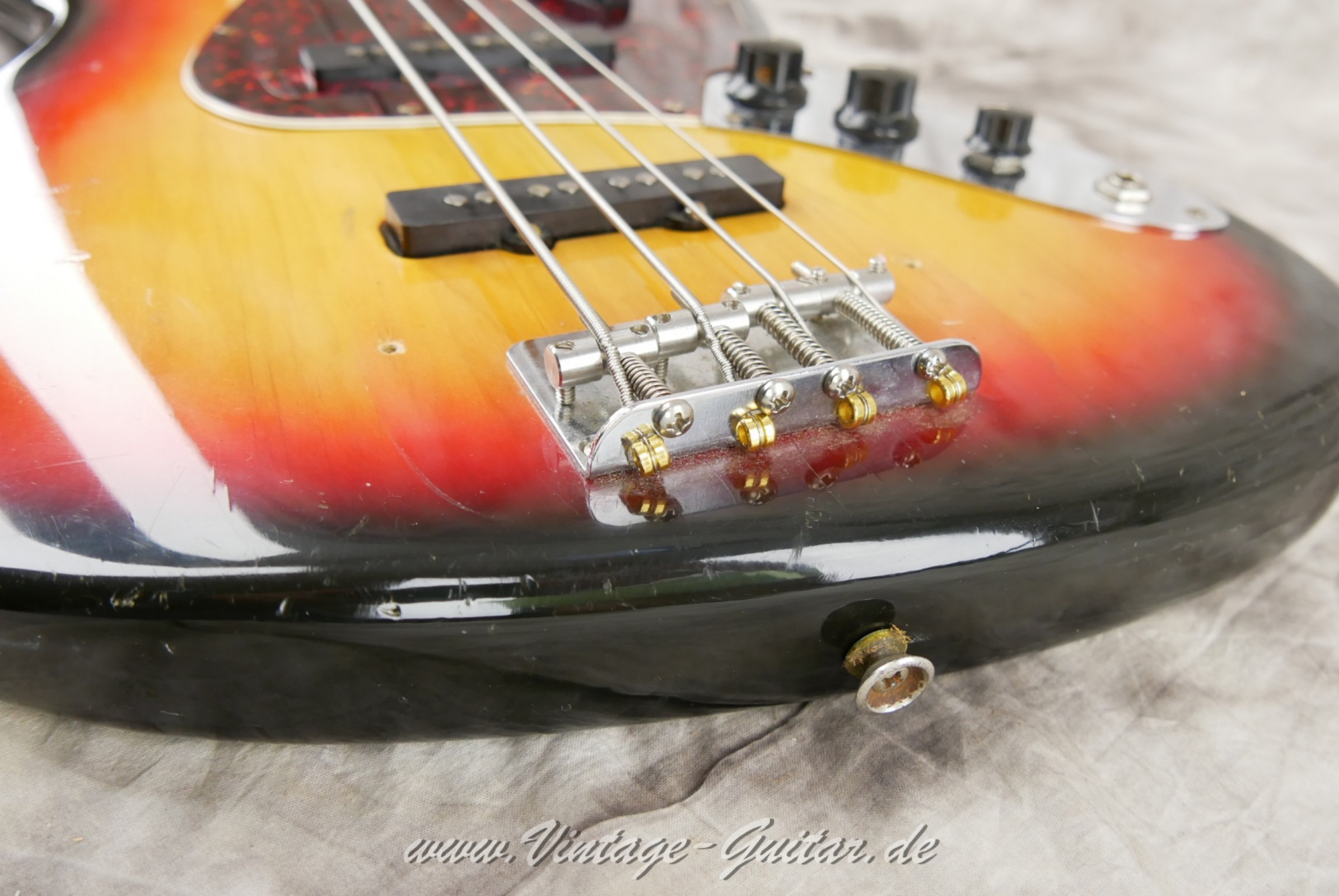 Fender-Jazz-Bass-USA-1973-sunburst-017.jpg