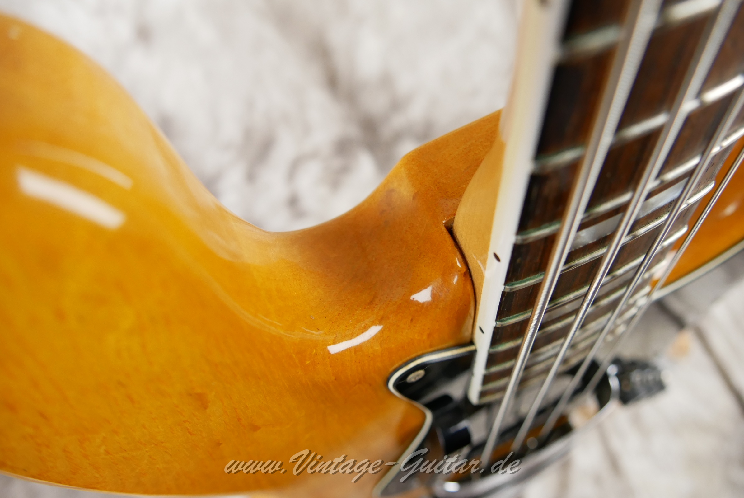 Fender-Jazz-Bass-USA-1979-natural-013.jpg