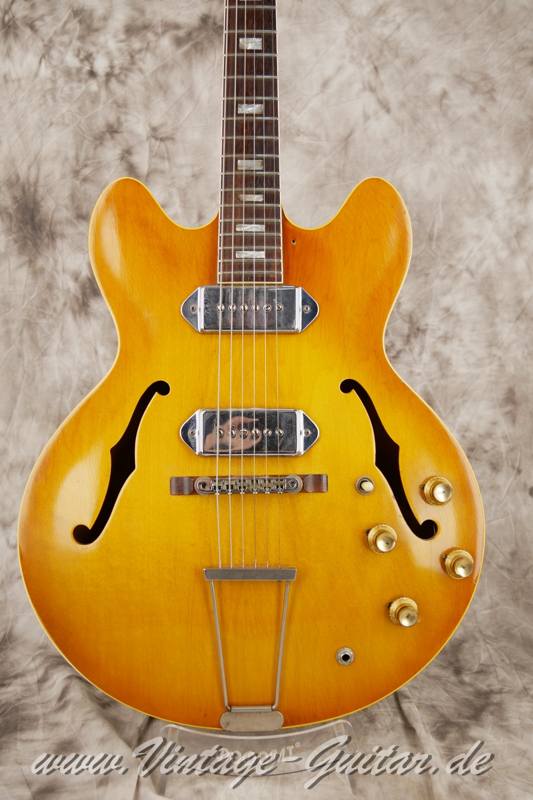 Gibson-ES-330-TD-1967-ice-tea-sunburst-002.JPG