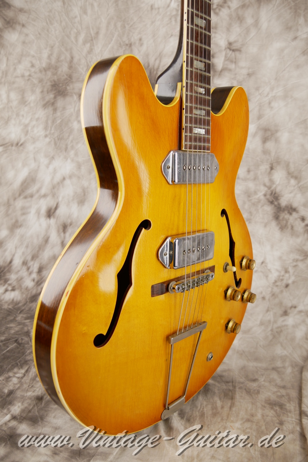 Gibson-ES-330-TD-1967-ice-tea-sunburst-007.JPG