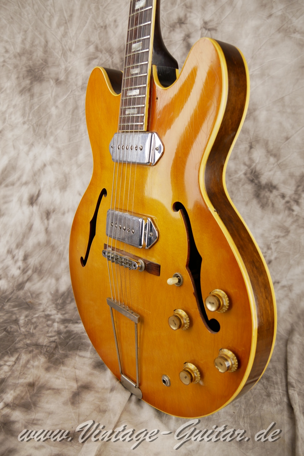 Gibson-ES-330-TD-1967-ice-tea-sunburst-008.JPG