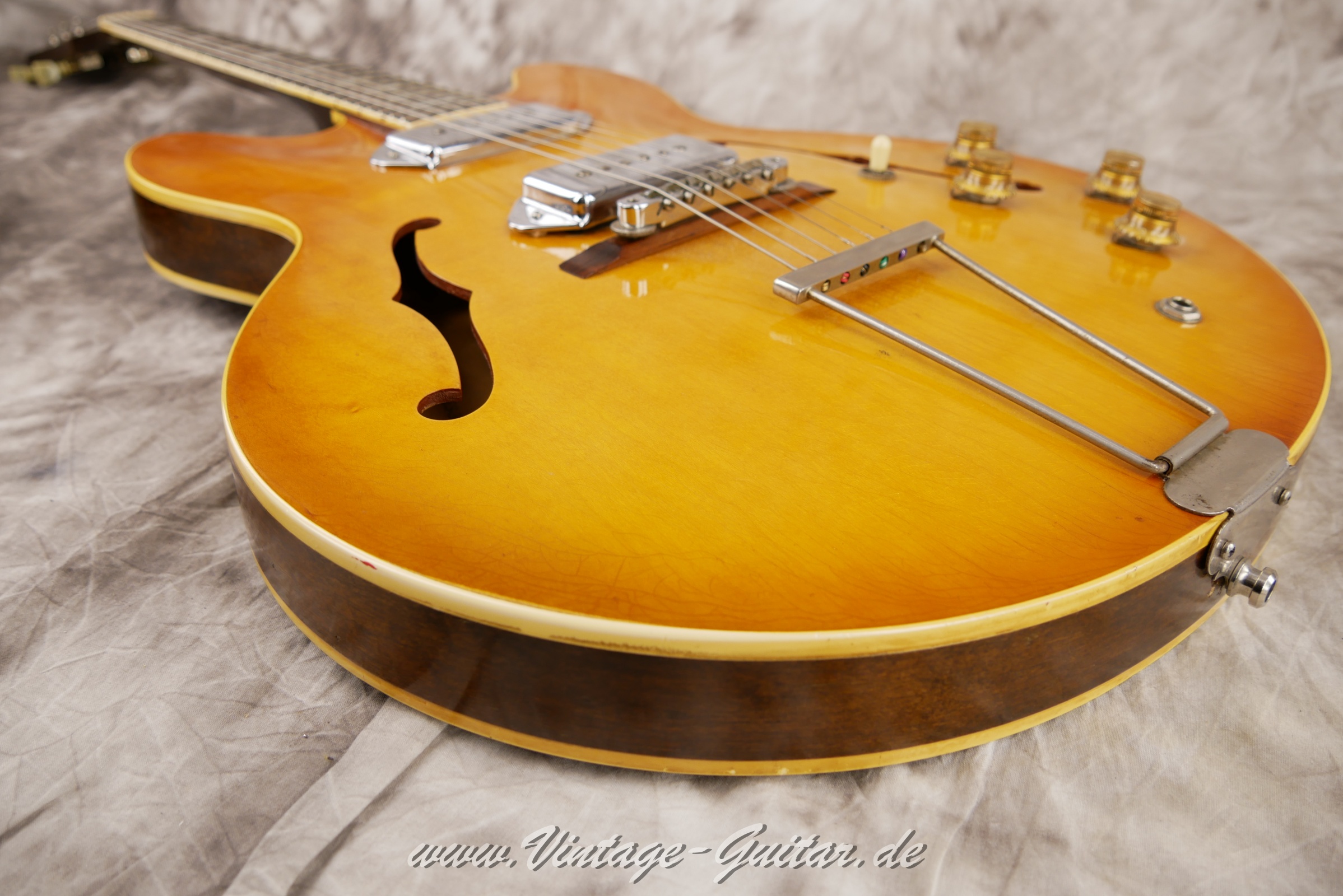 Gibson-ES-330-TD-1967-ice-tea-sunburst-016.JPG