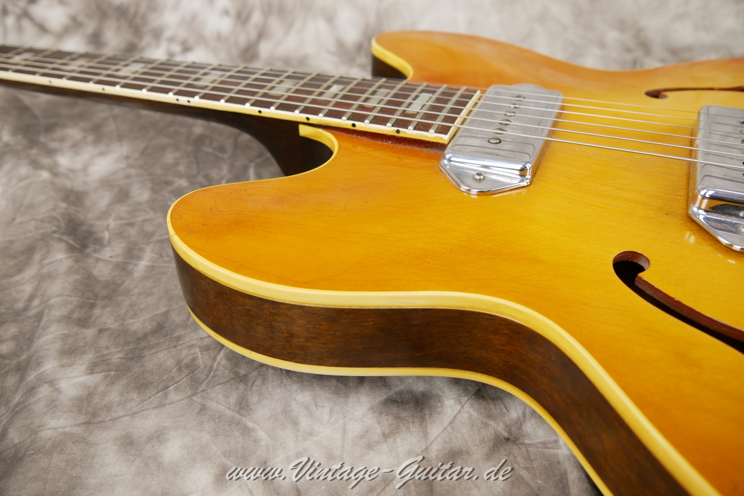 Gibson-ES-330-TD-1967-ice-tea-sunburst-018.JPG