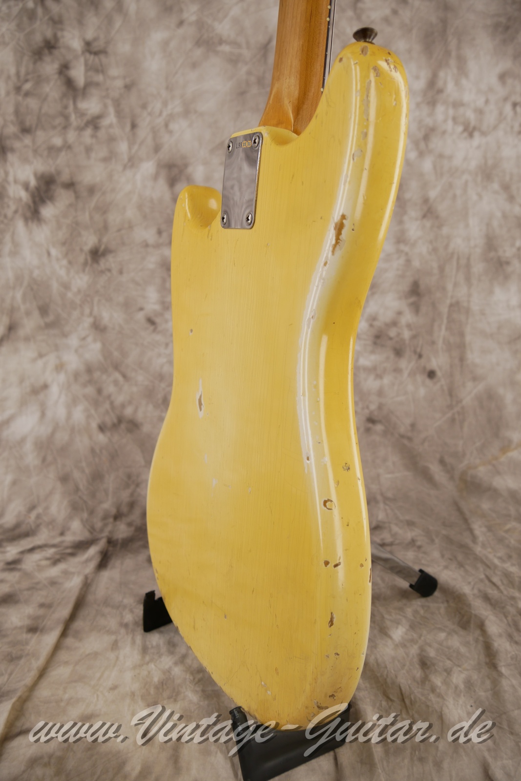 Fender_Mustang_olympic_white_1965-012.JPG