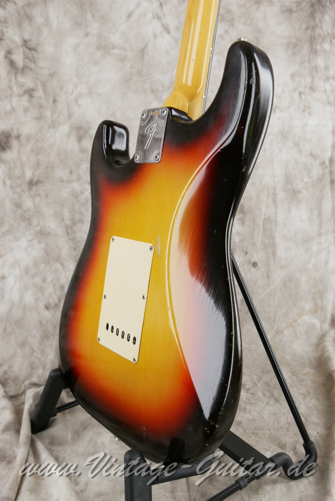 Fender_Stratocaster_1969_sunburst_USA-012.JPG
