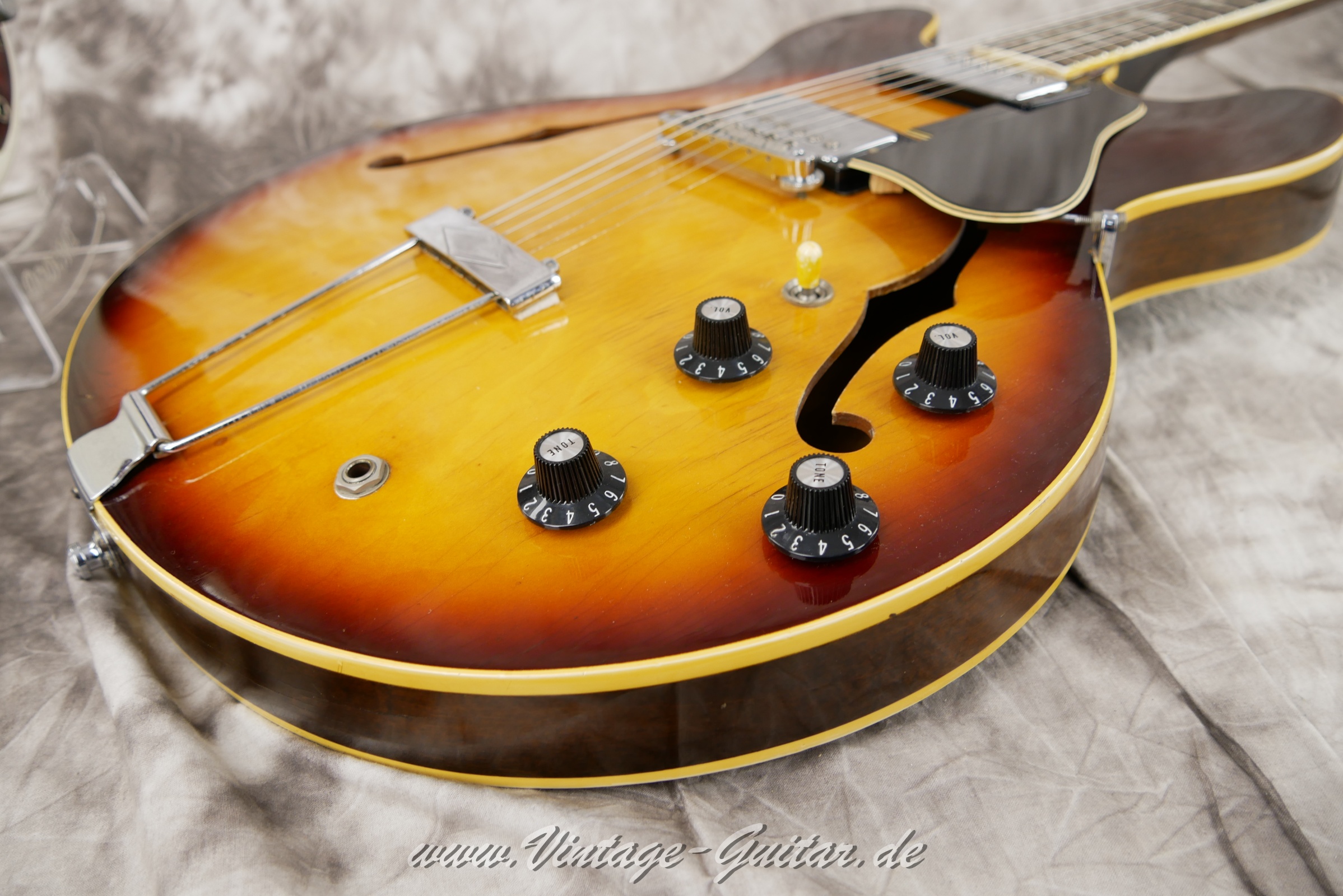 Gibson-ES-335TD-sunburst-1967-020.JPG