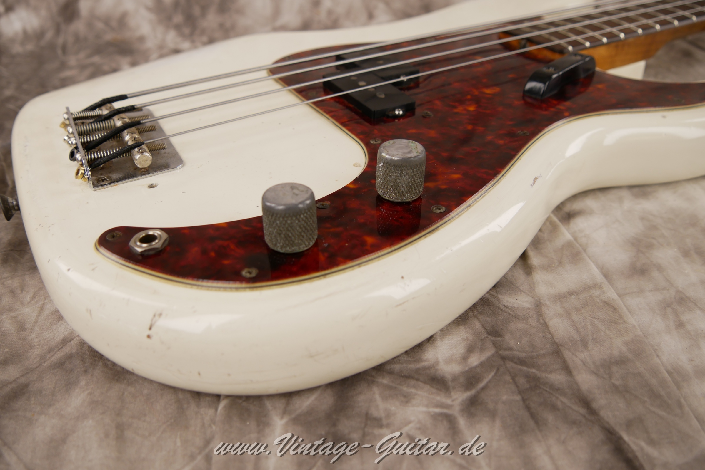Fender-Precision-Bass-1962-olympic-white-023.JPG