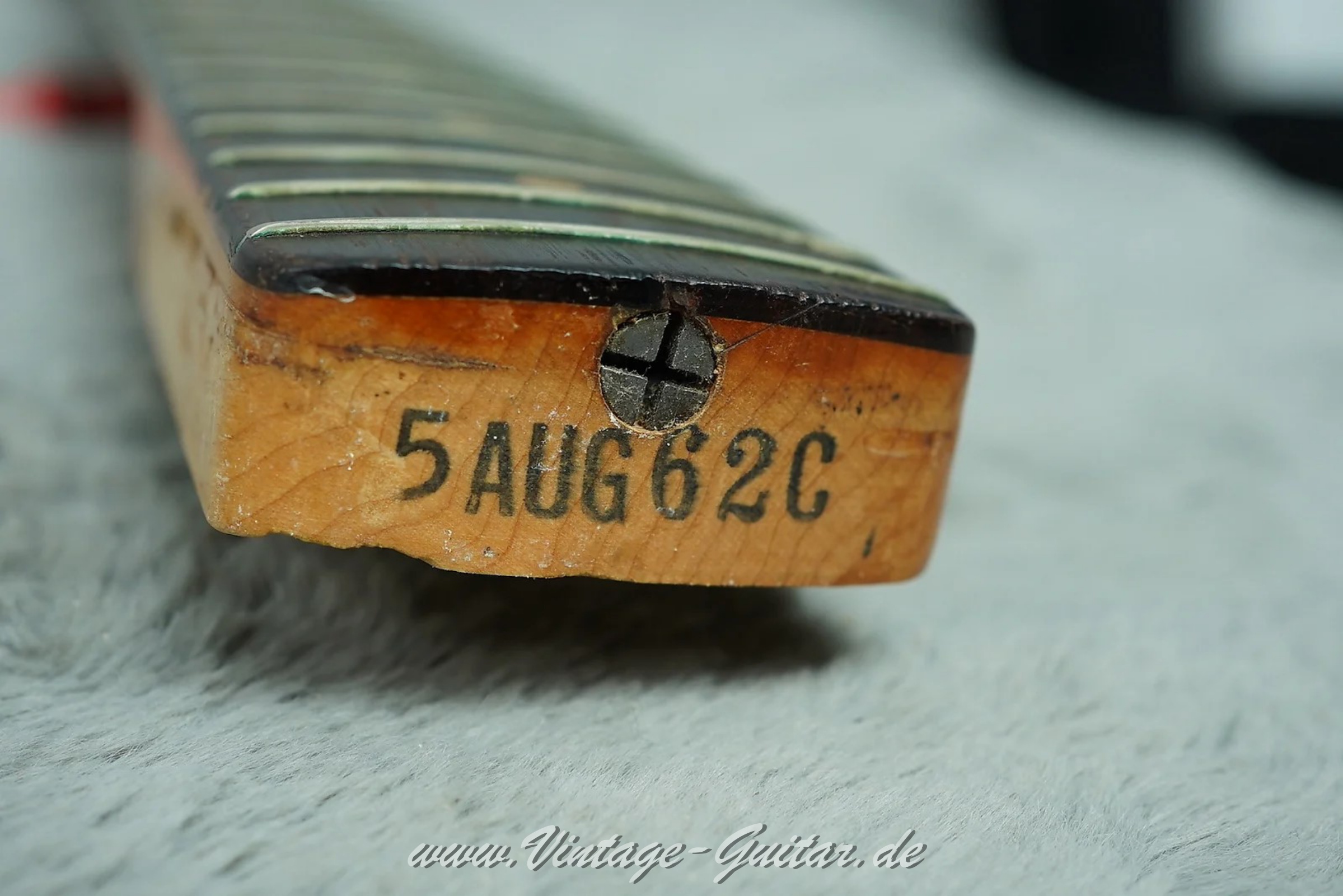 Fender-Precision-Bass-1962-olympic-white-024.jpg
