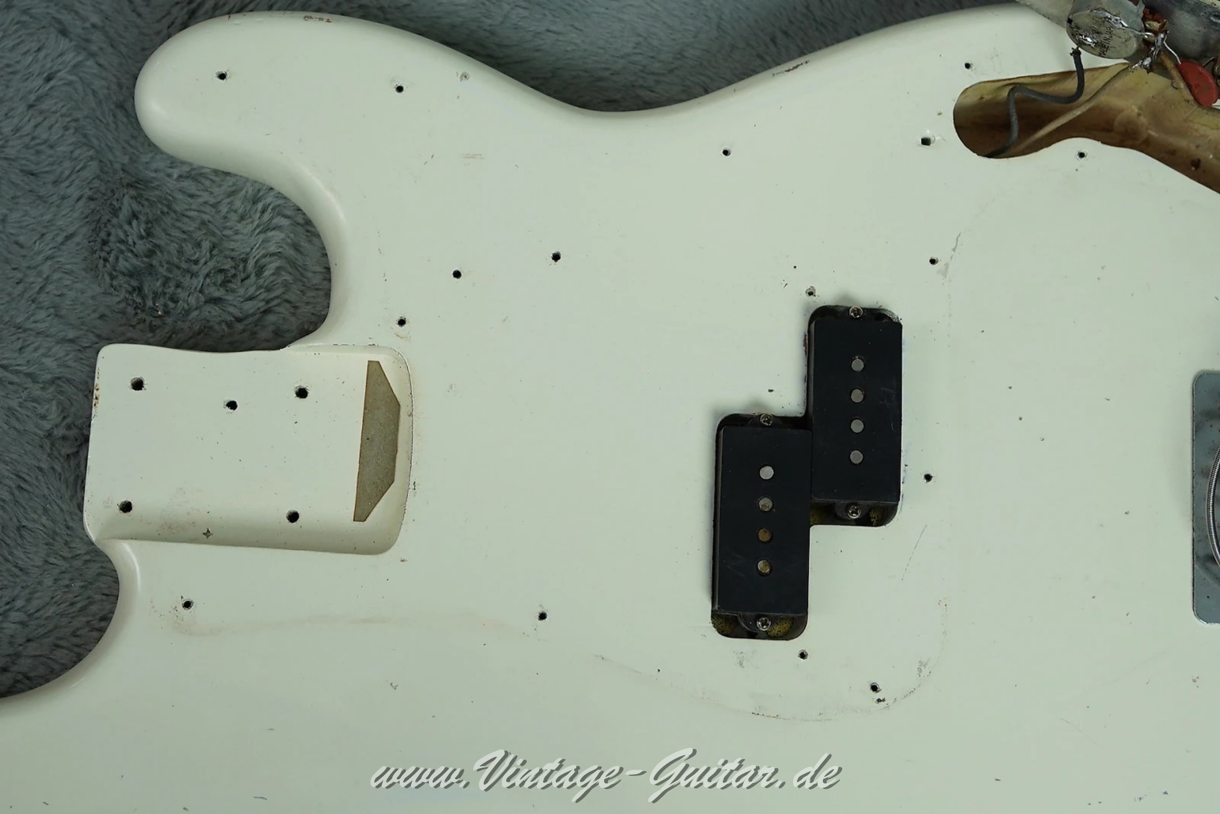 Fender-Precision-Bass-1962-olympic-white-027.jpg