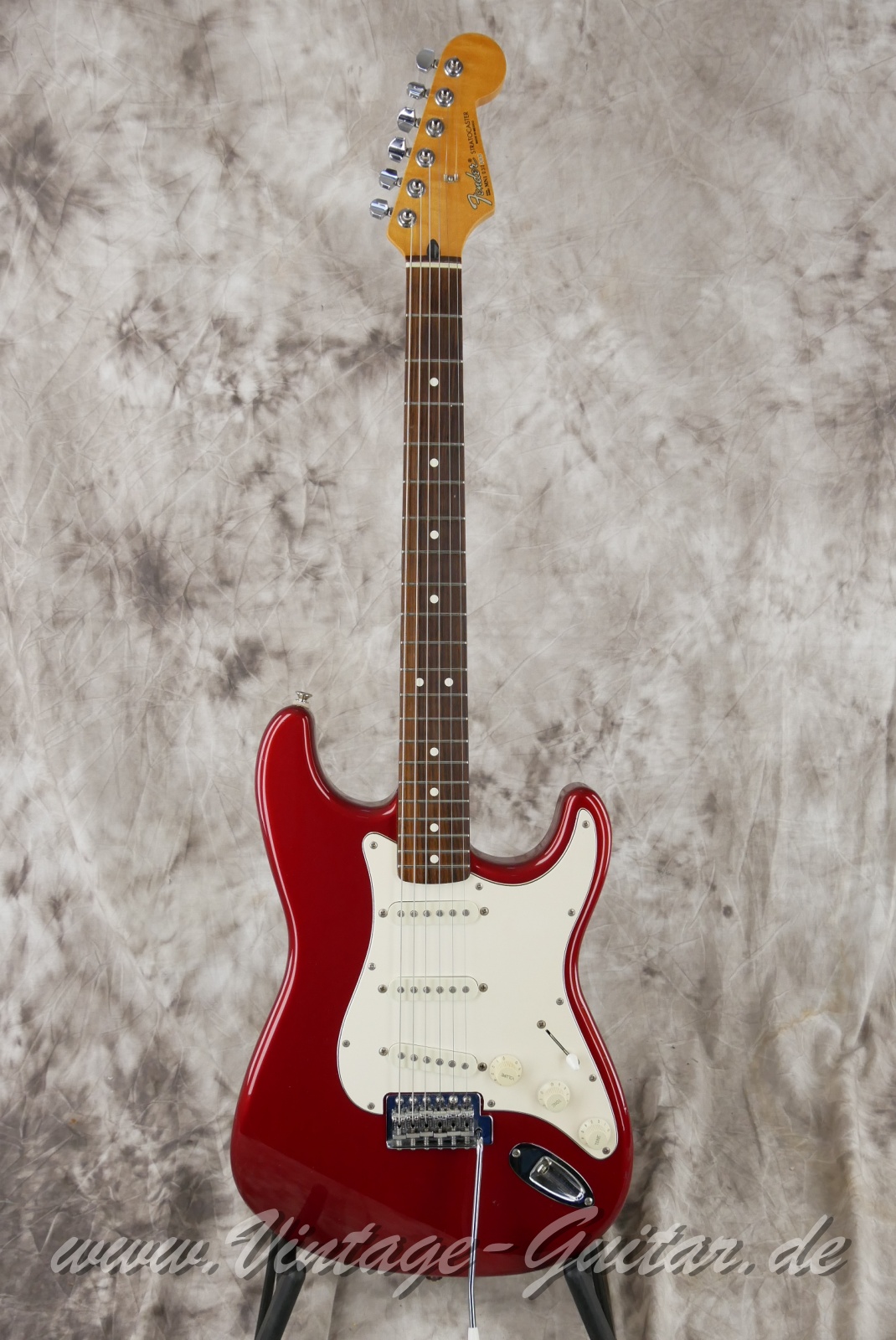 Fender_Stratocaster_Mexico_candy_apple_red_1991-001.JPG