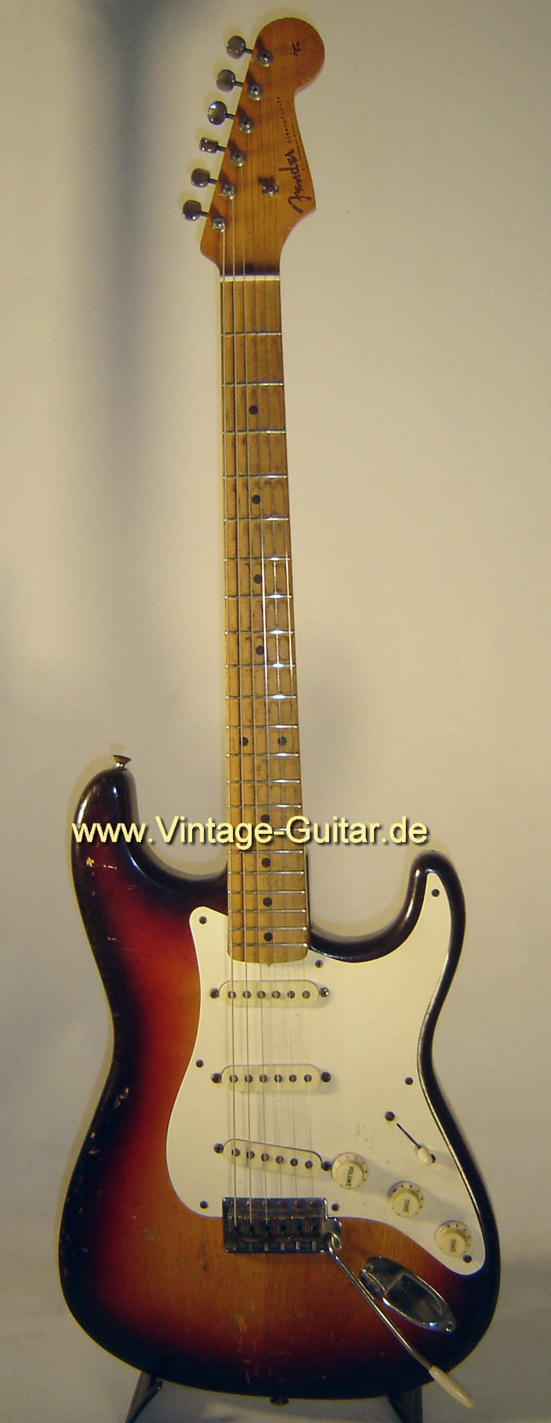 Fender_Stratocaster_1958_sb_front.jpg