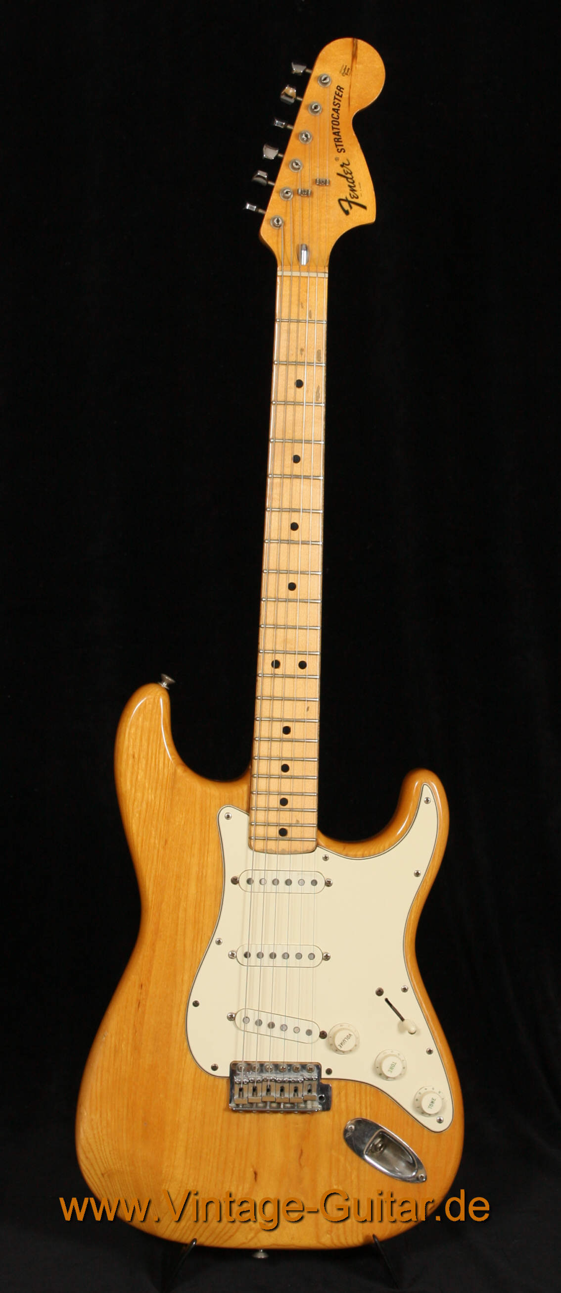 Fender_Stratocaster_1972_natural.jpg