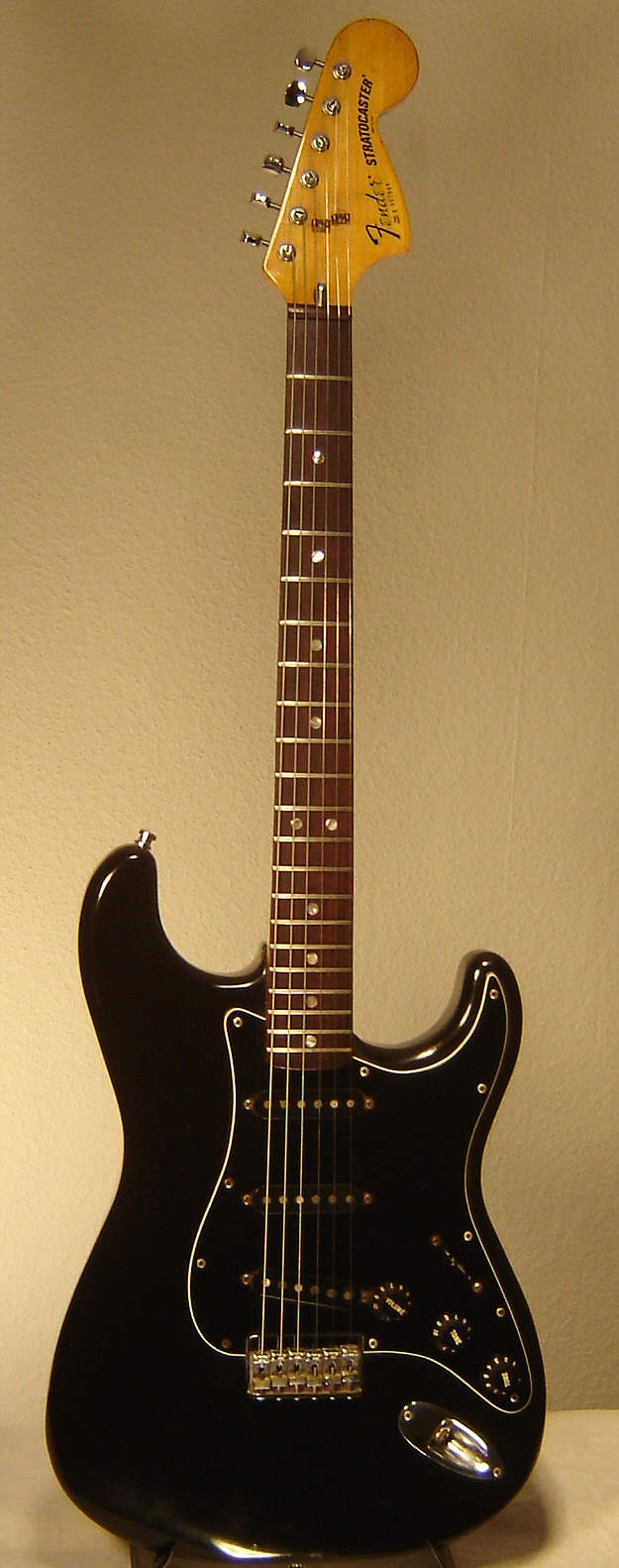 Fender_Stratocaster_1980_black_nontrem.jpg
