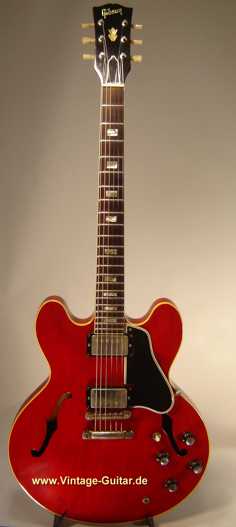 Gibson-ES-335-1962-cherry-1.jpg
