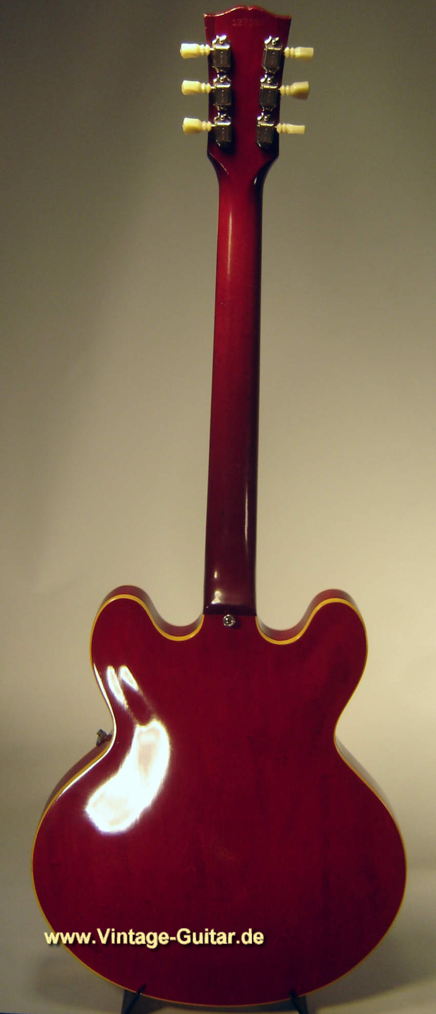 Gibson-ES-335-1962-cherry-3.jpg