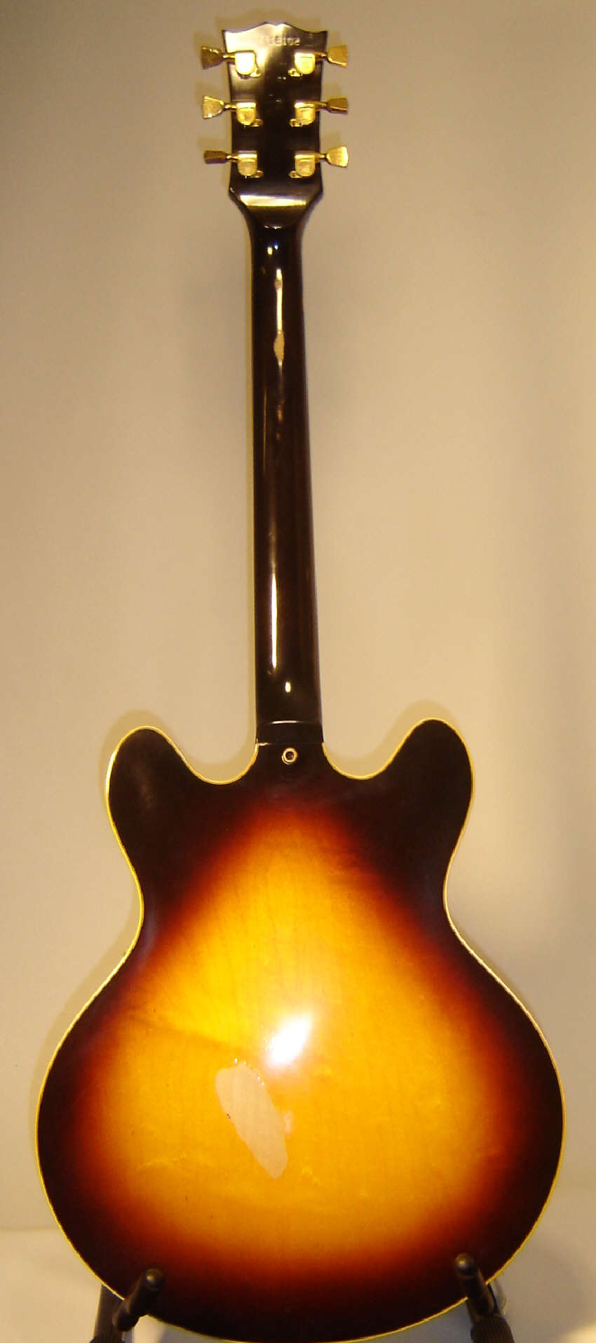 Gibson_ES-355_TD_1978_sunburst_back.jpg