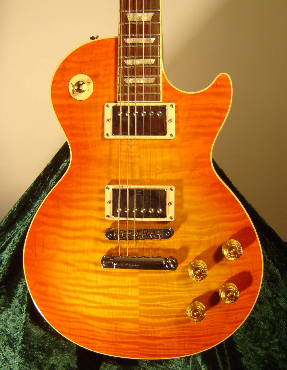 Gibson-Les-Paul-Standard-Flametop-2.jpg