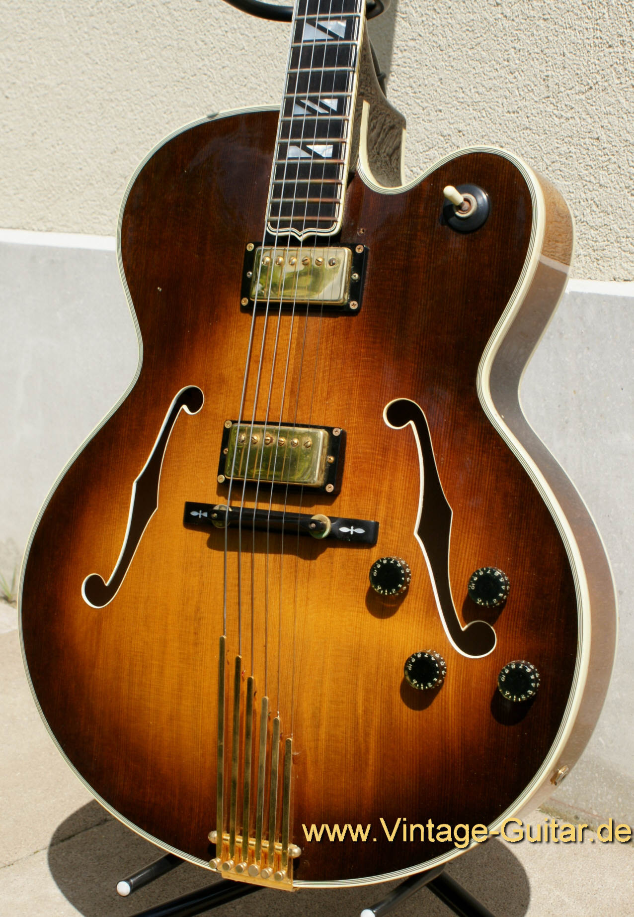 Gibson-Super-V-CES-1978-sunburst-a.jpg