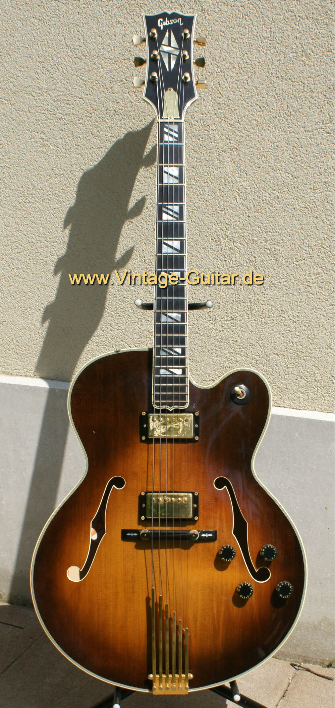 Gibson-Super-V-CES-1978-sunburst-b.jpg
