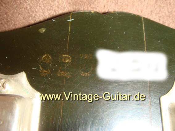 Gibson_ES-335_sunburst_1974-ser-no.jpg