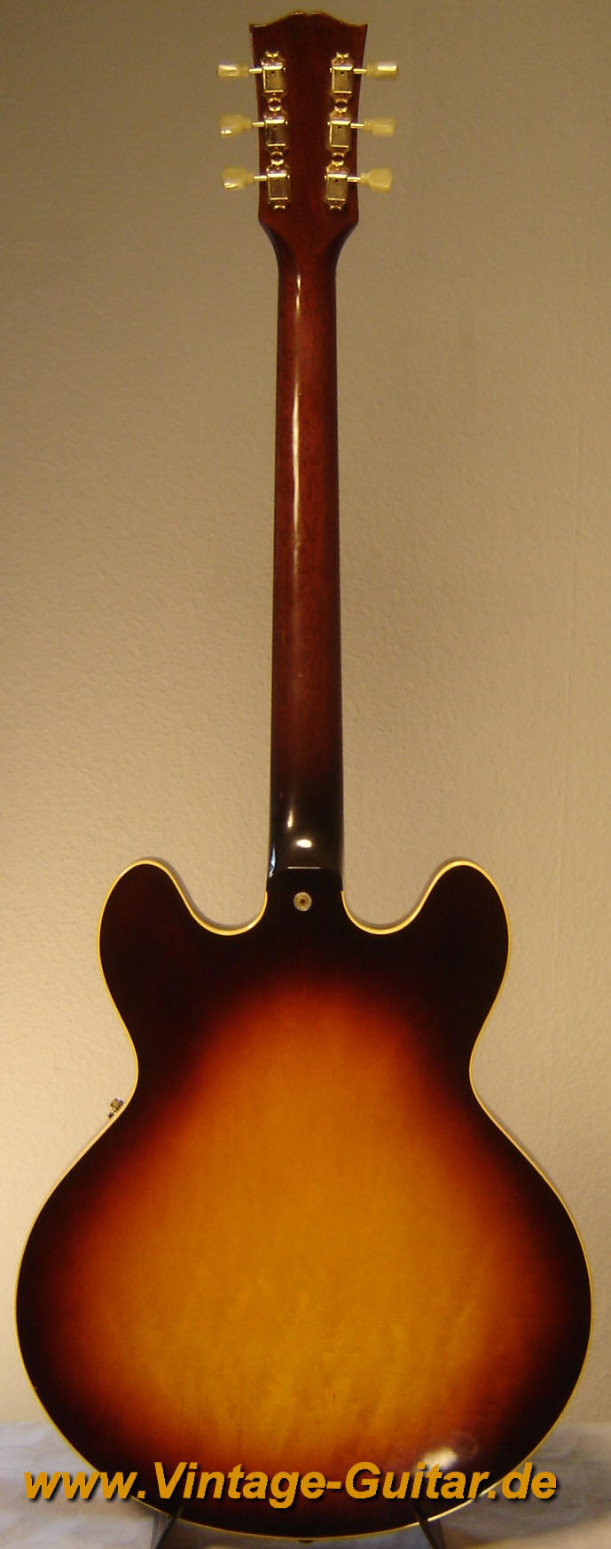 Gibson_ES-345_1965_sunburst_back.jpg