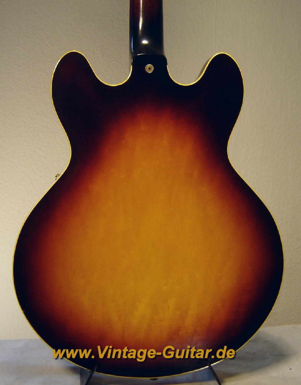 Gibson_ES-345_1965_sunburst_back2.jpg
