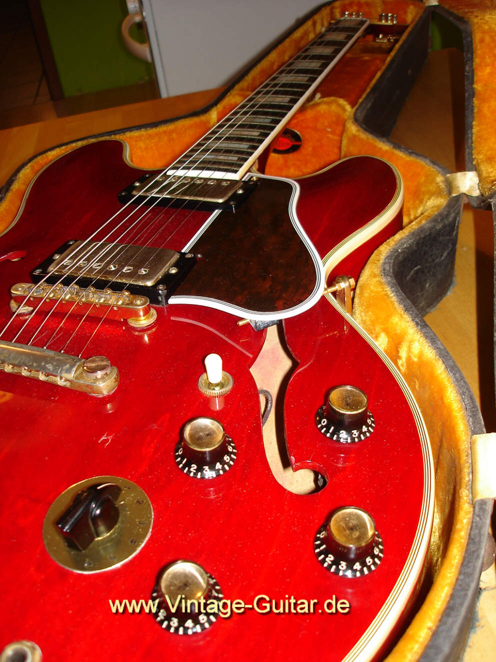 Gibson_ES-355-TD-1966-top-2.jpg