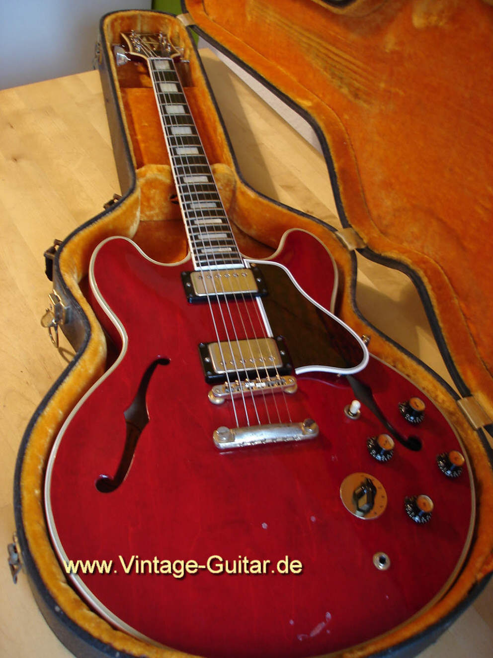 Gibson_ES-355-TD-1966-top.jpg