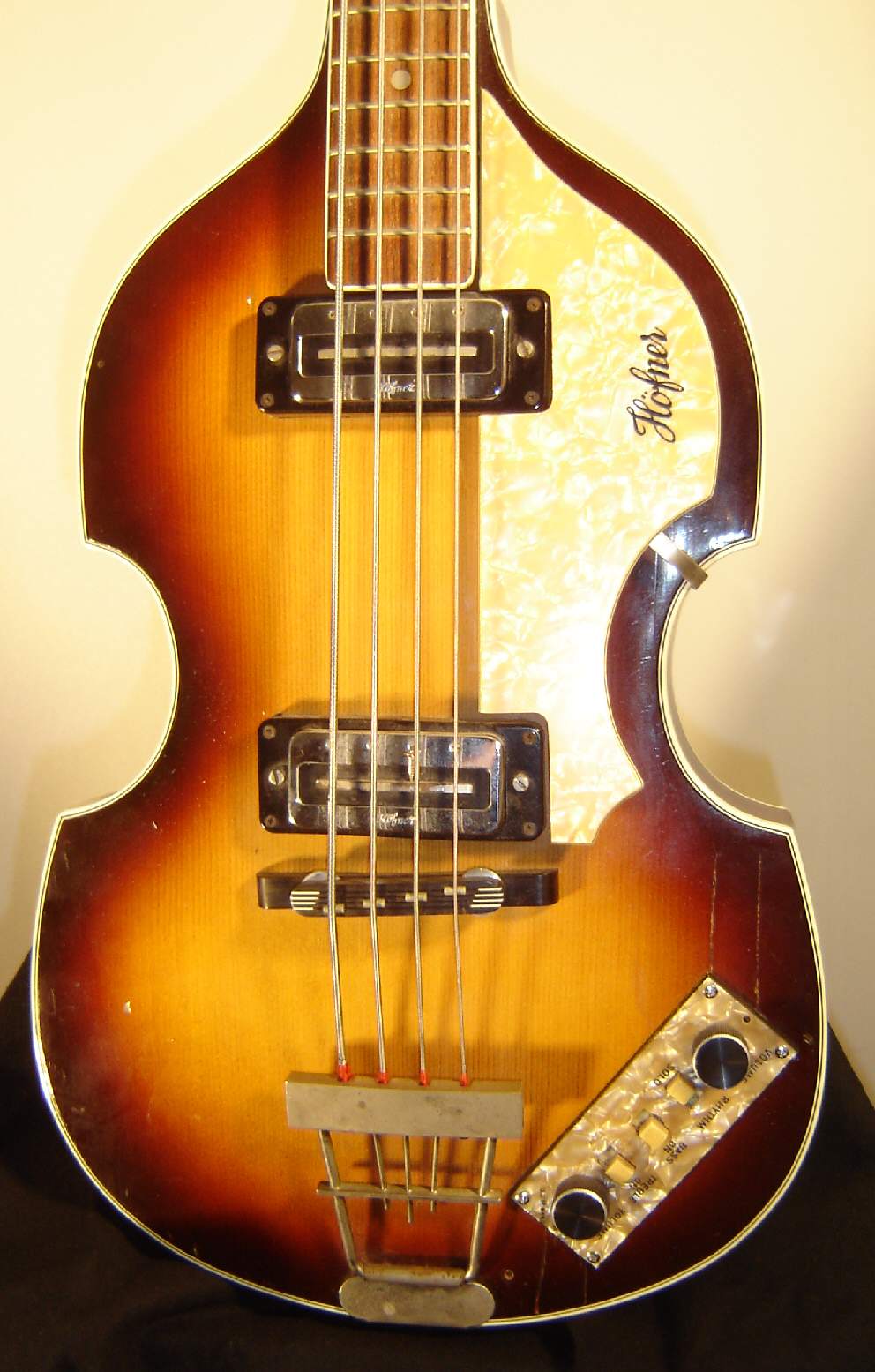 Hofner-Bass-69-2.jpg