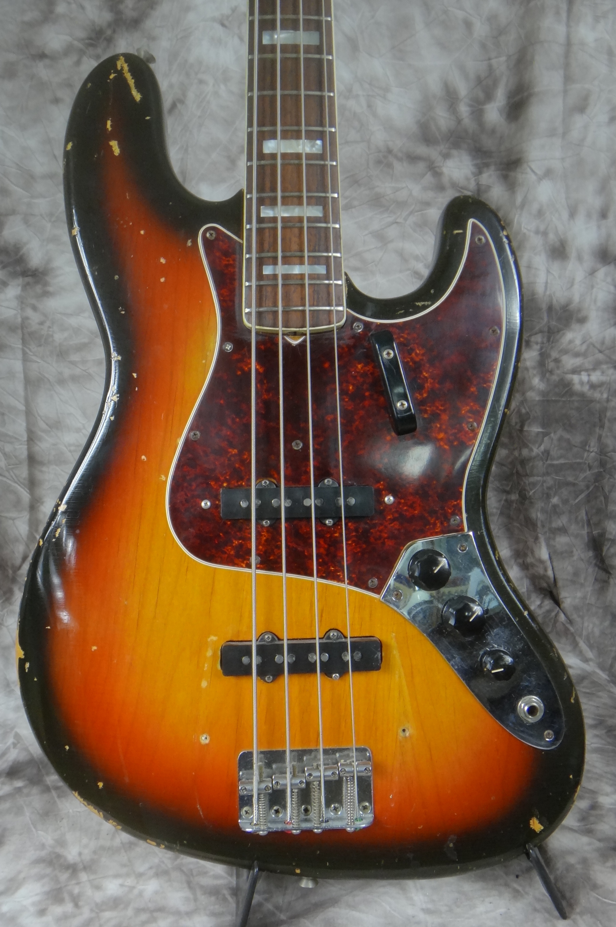 Fender-Jazz-Bass-1968-sunburst-001.JPG