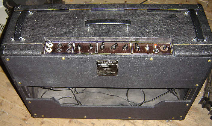 Vox-AC-30-15-hinten.jpg