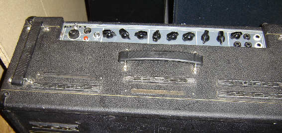 Vox-AC-30-1970-Silver-Bulldogs-Top.jpg