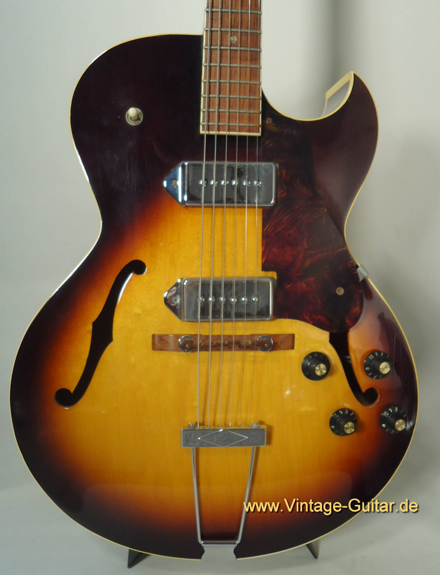 Gibson-ES-125-CD-sunburst-1968-c.jpg