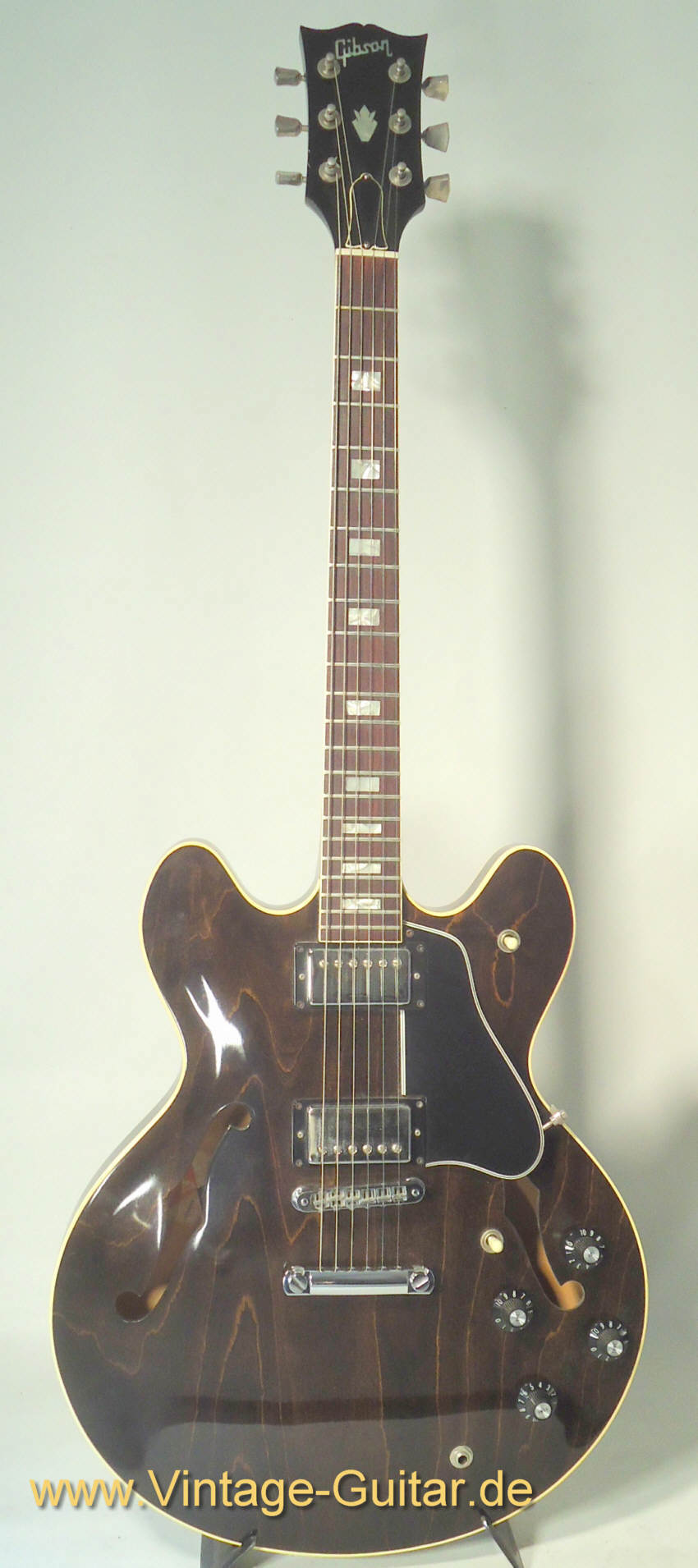 Gibson-ES-335-TD-1980-walnut-a.jpg
