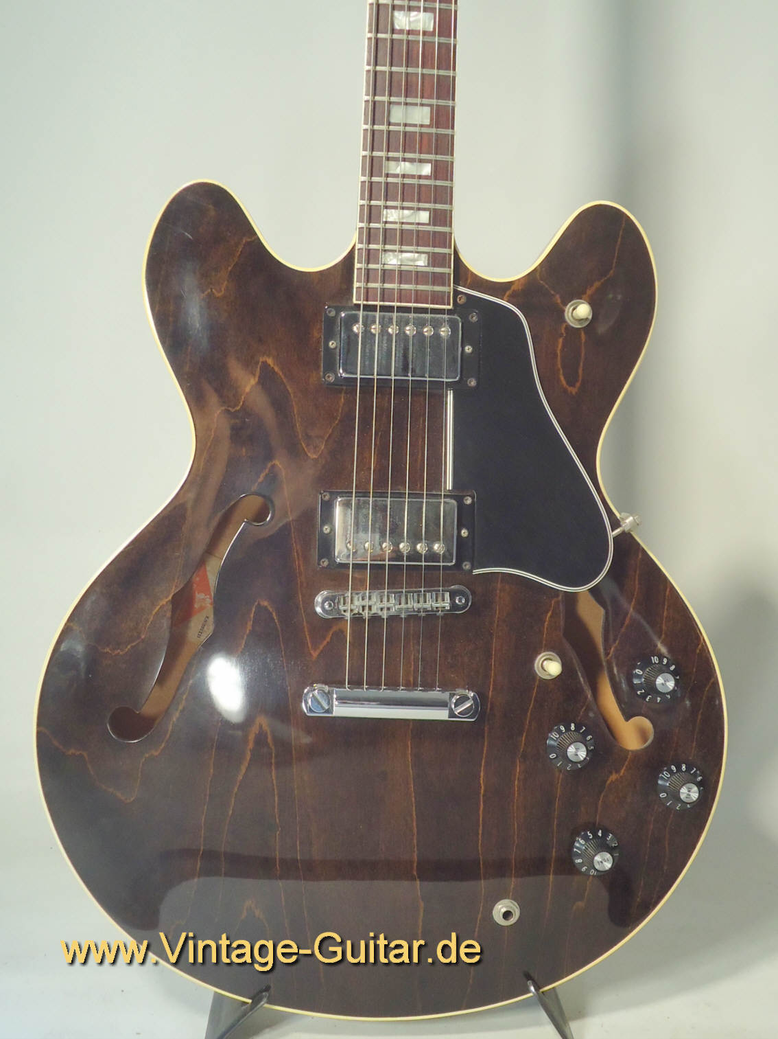 Gibson-ES-335-TD-1980-walnut-c.jpg