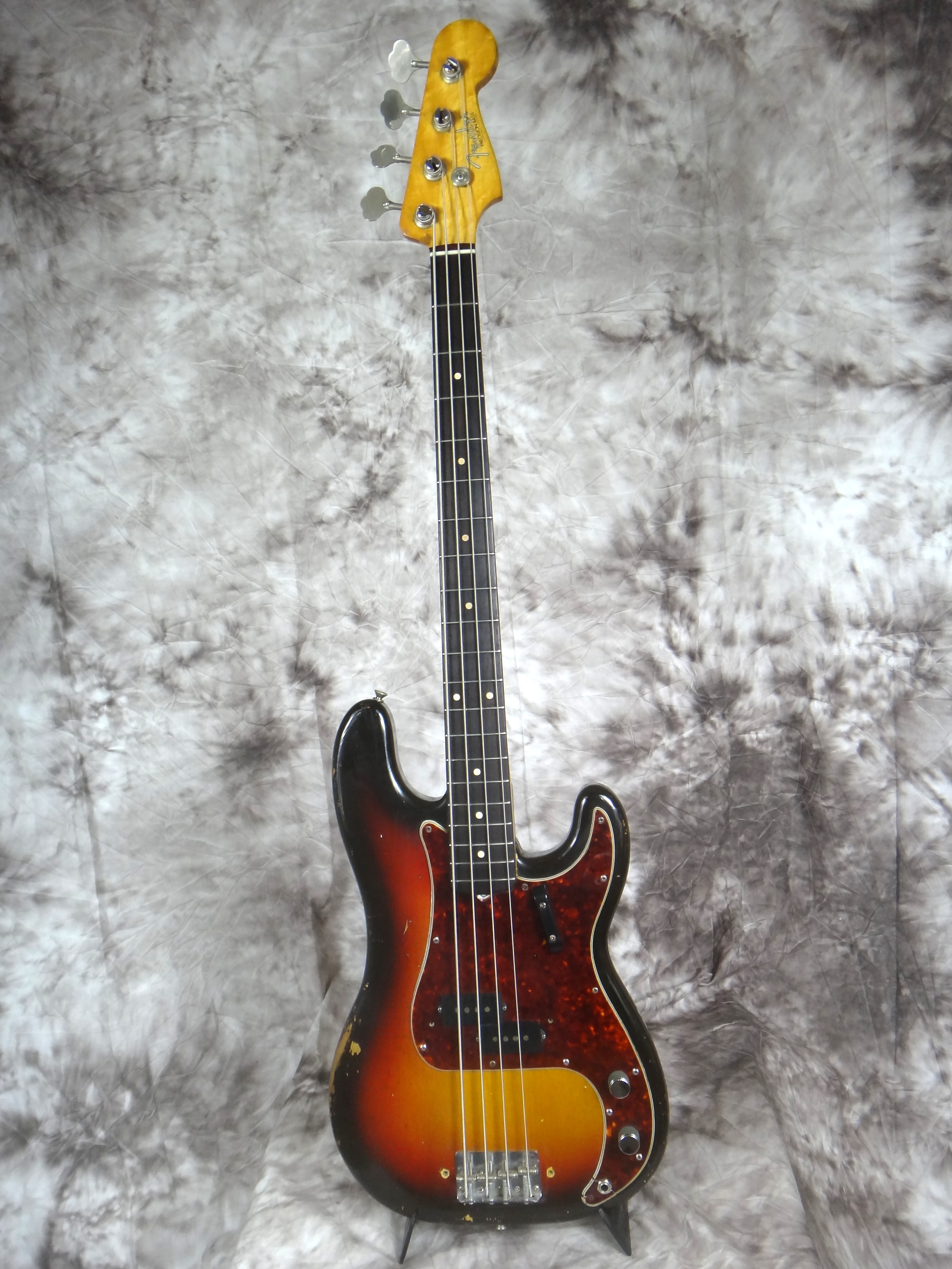 Fender_Precision_1962-sunburst-001.JPG