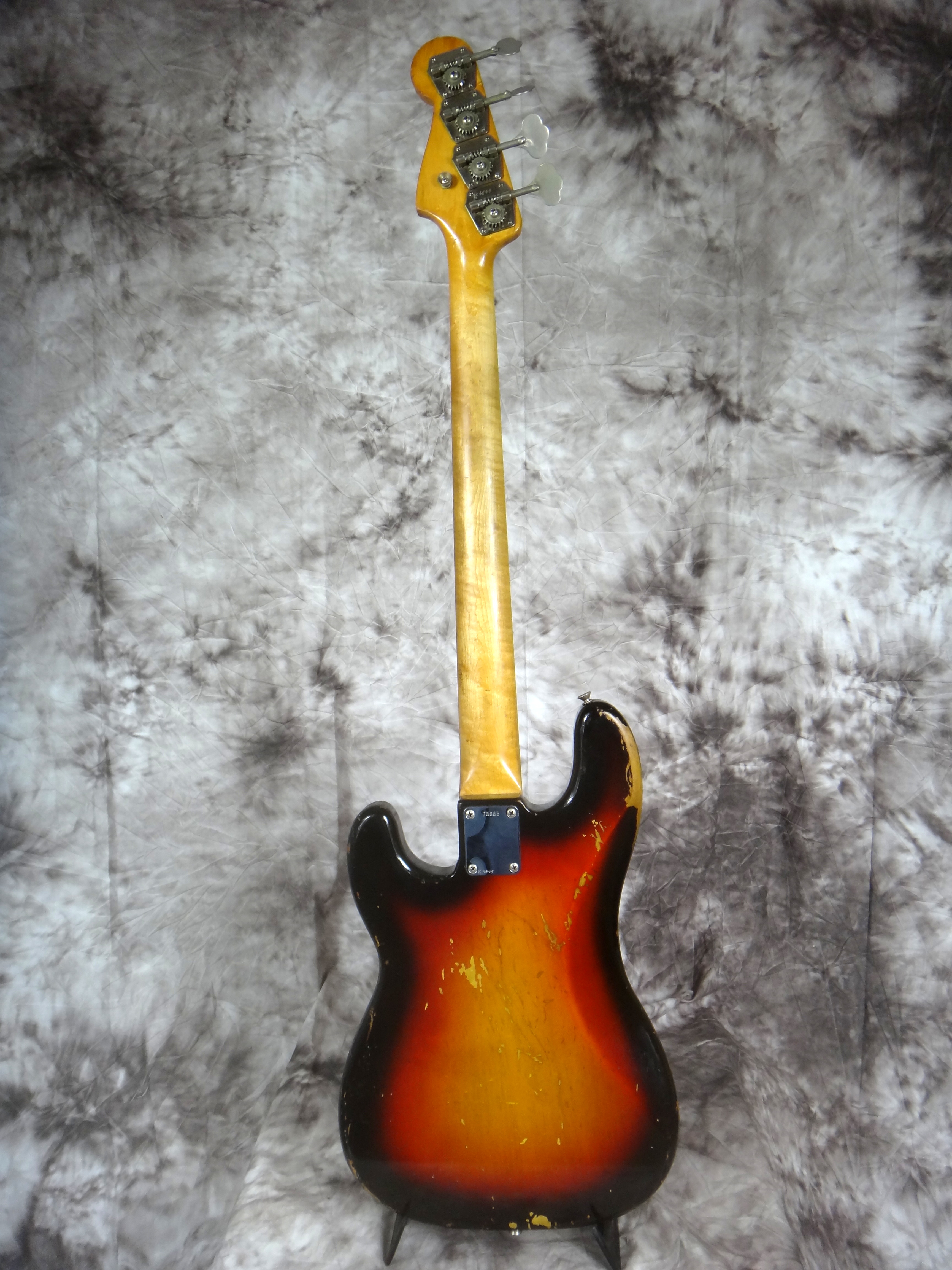 Fender_Precision_1962-sunburst-002.JPG