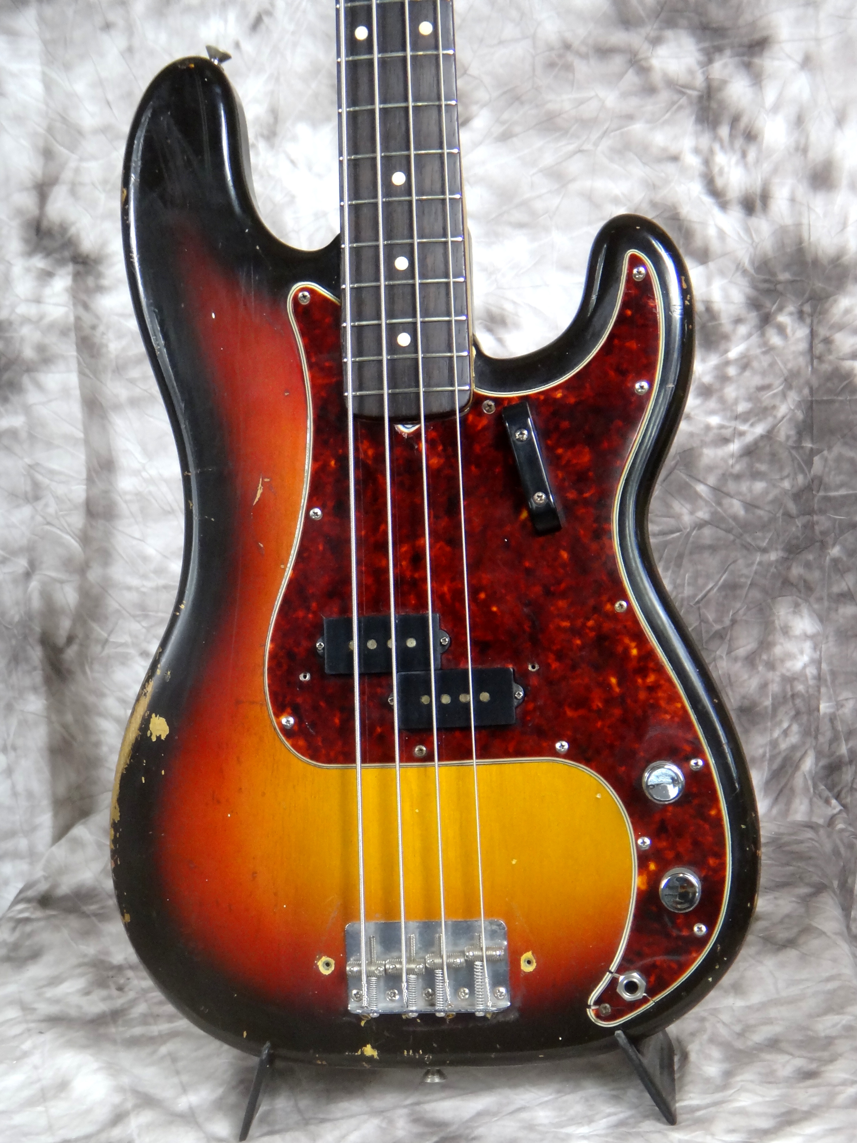 Fender_Precision_1962-sunburst-003.JPG
