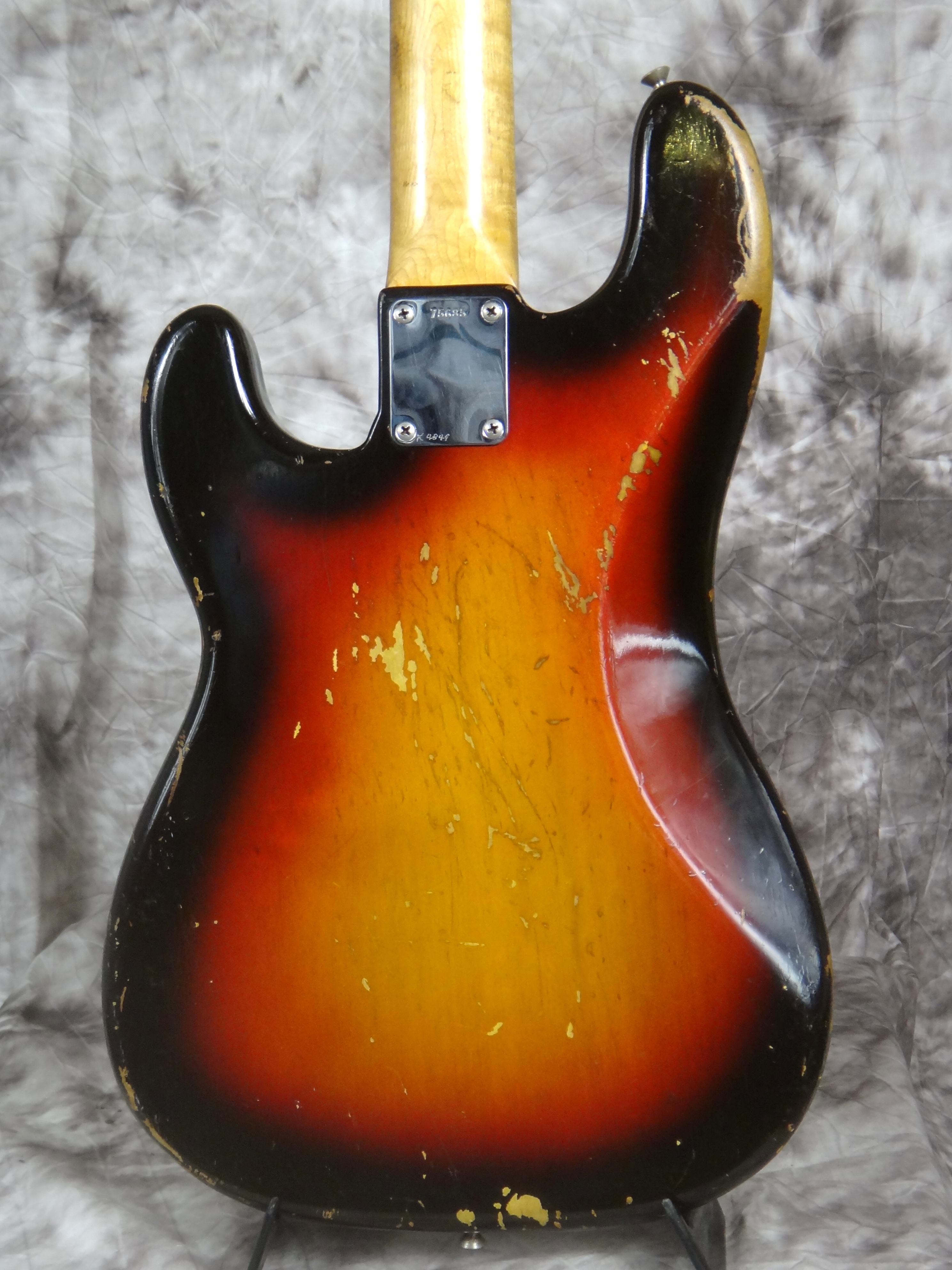 Fender_Precision_1962-sunburst-004.JPG