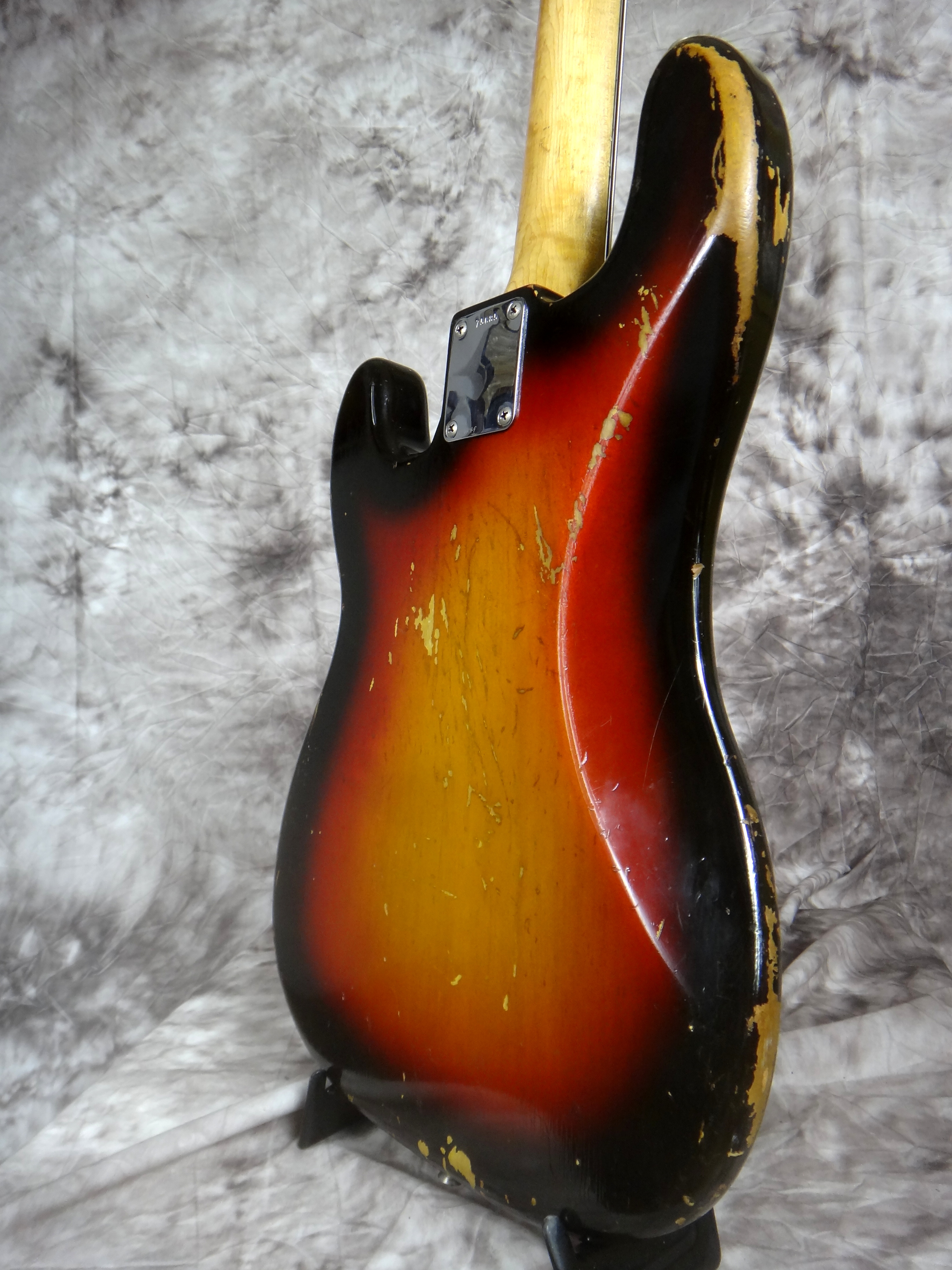 Fender_Precision_1962-sunburst-005.JPG