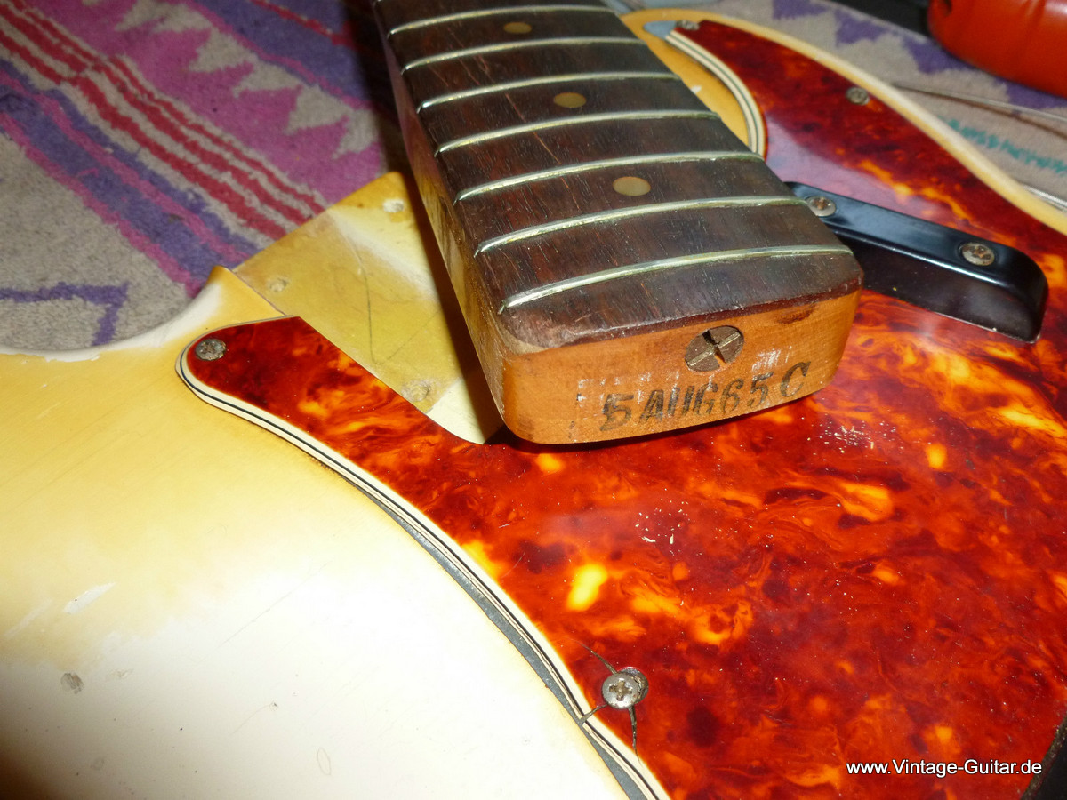 Fender-Precision-Bass-1965-olympic-white-a.jpg
