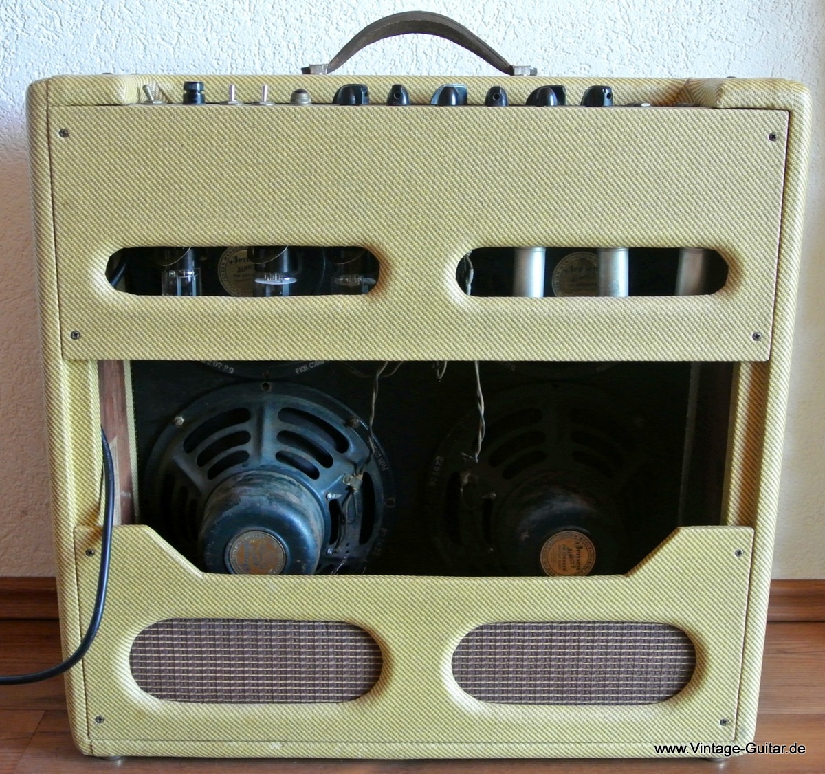 Fender-Bassman-1957-tweed-recovered-003.jpg