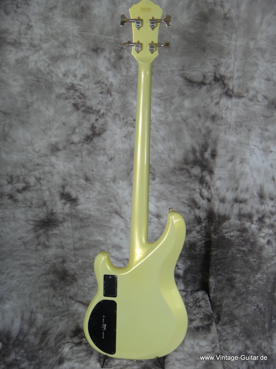 Ibanez-Musician-1983-white-002.JPG