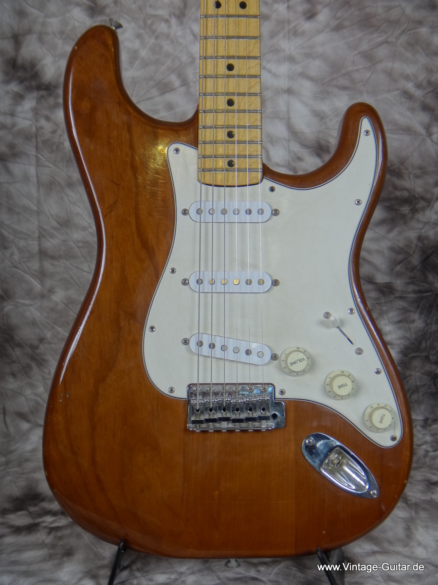 Fender-Stratocaster_1977_walnut_002.JPG