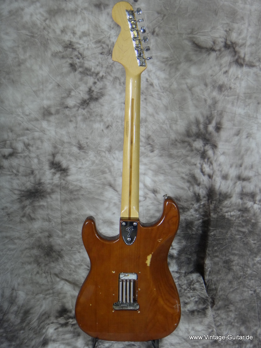 Fender-Stratocaster_1977_walnut_004.JPG